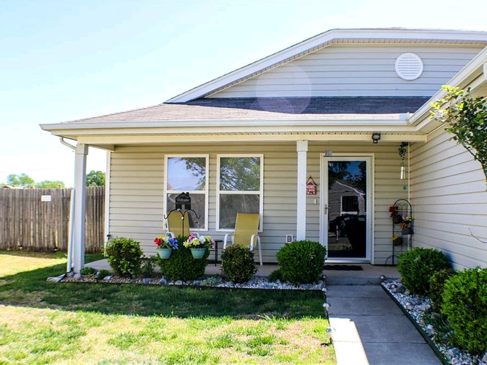 1st image of 304 Bush Creek Way
