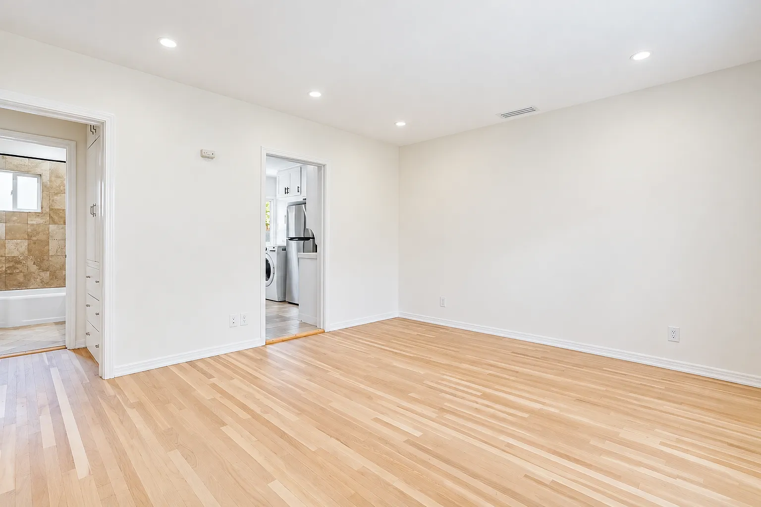 4244 Tujunga Ave — Photo 4