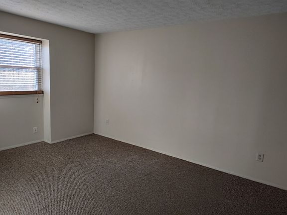 4th image of 1720 Carriage Ln APT 303