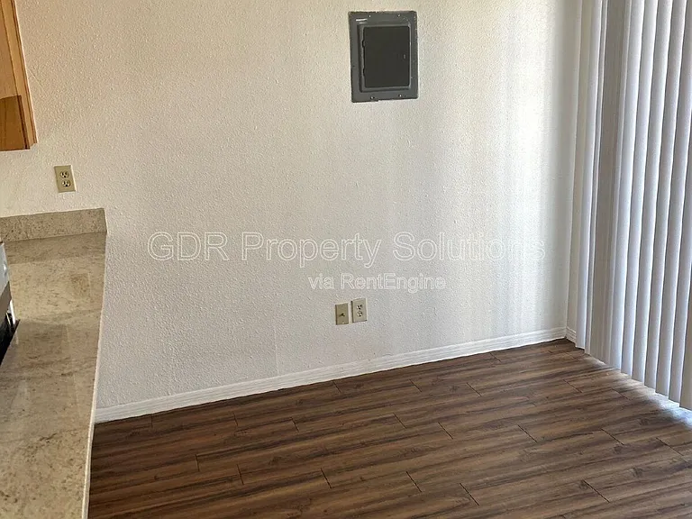 1116 Coal Ave SW #12 — Photo 17