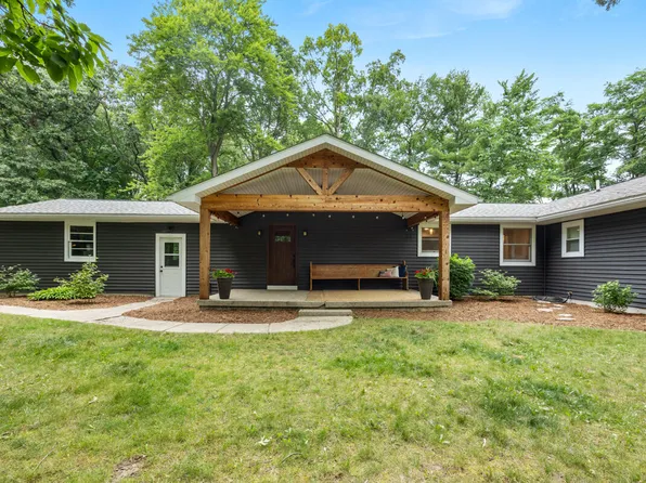 1059 Cumberland Ave SE, Lowell, MI 49331