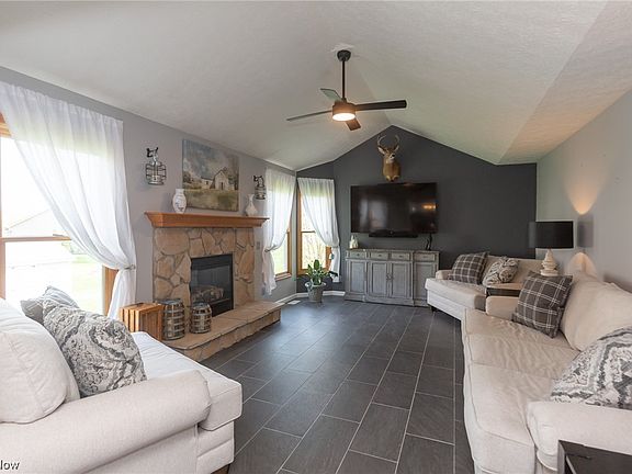 4th image of 1094 Brittingham Dr