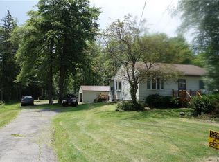 2581 Lakeview Rd, Lake View, NY 14085