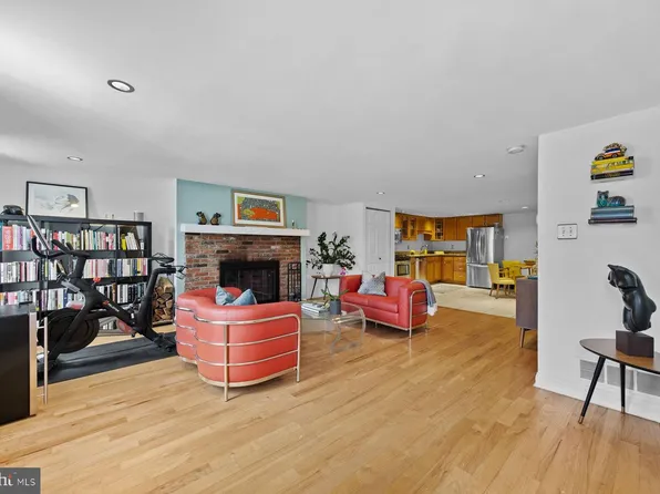 826 S 2nd St #3, Philadelphia, PA 19147