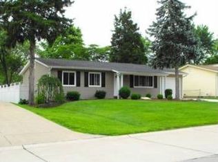 2686 Glendrive Pl, Maryland Heights, MO 63043