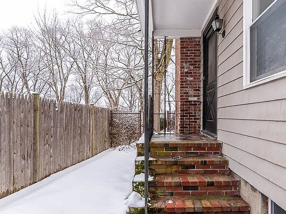 4th image of 18 Greensboro Rd