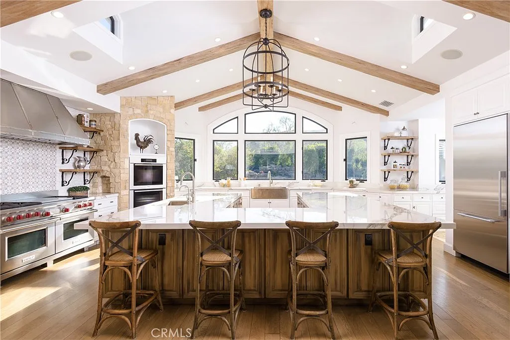 6 bed, 8.0 bath, 8284 sqft, $35,000 — Photo 3