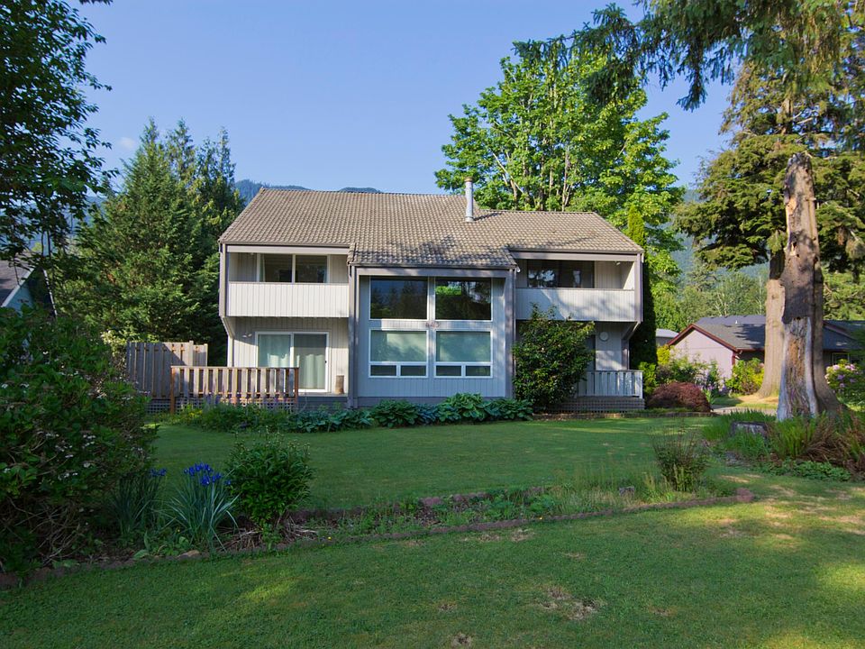 1st image of 443 SE Alder Dr
