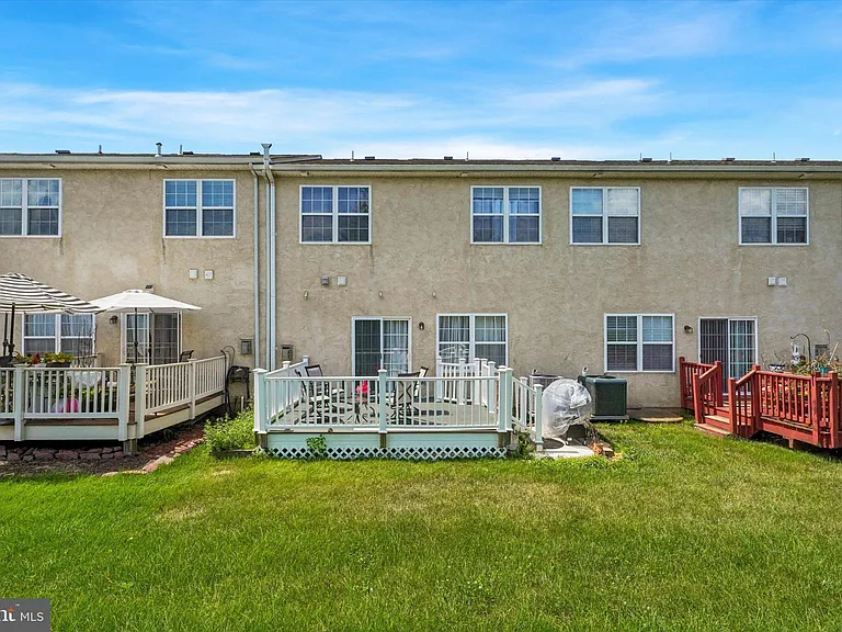 390 Auburn Ct — Photo 22
