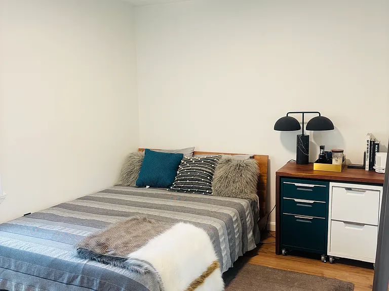 18 Amsterdam St #18 — Photo 8