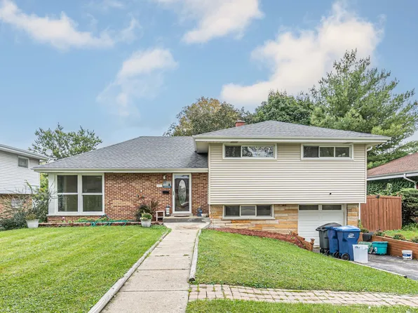 1015 S Leslie Ln, Villa Park, IL 60181