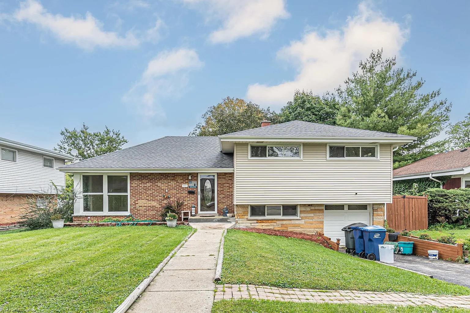 1015 S Leslie Ln photo 1