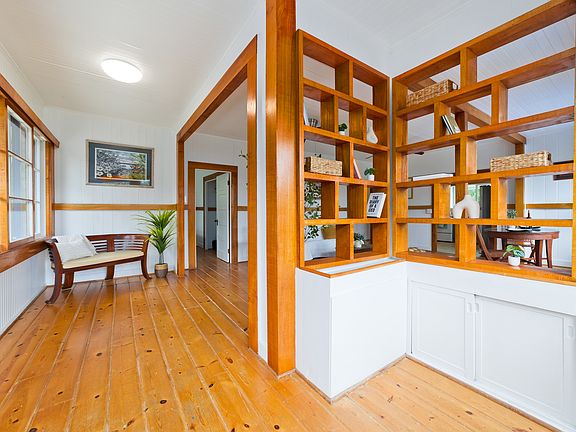3rd image of 2048 Kalanianaole St