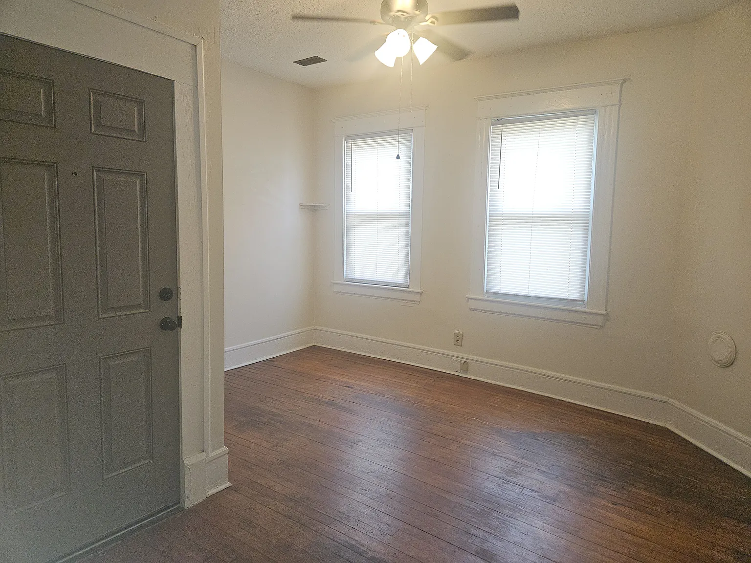 1 bed, 800 sqft, $995 — Photo 2