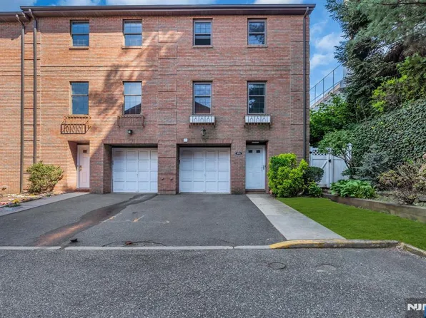 3661 Meadow Ln, North Bergen, NJ 07047