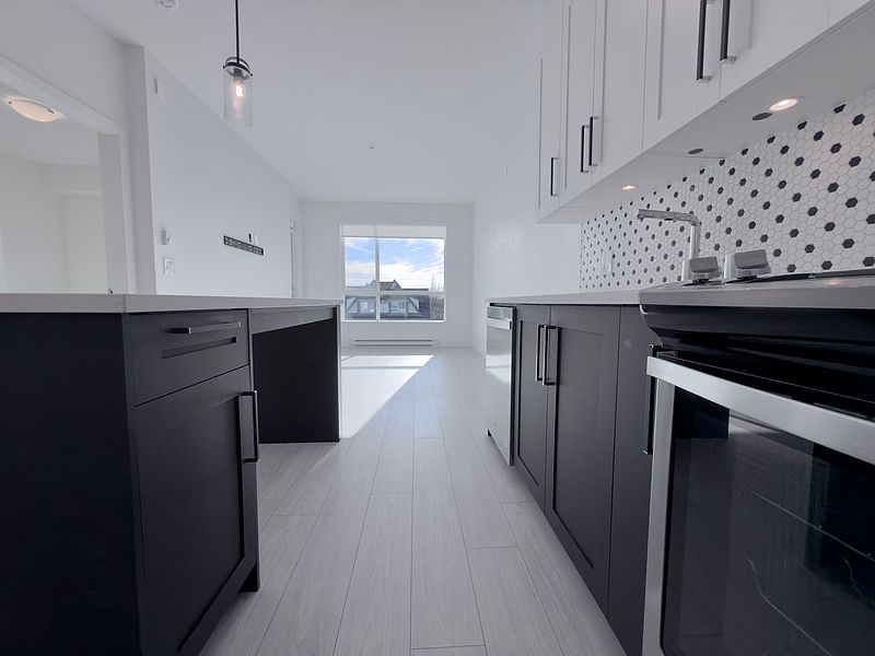 Surrey Apartment for rent - 2 Bedrooms — photo 10