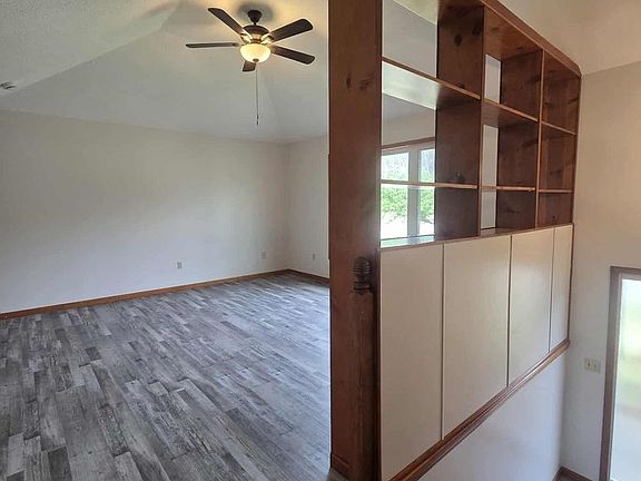 5th image of 615 Skyline Dr