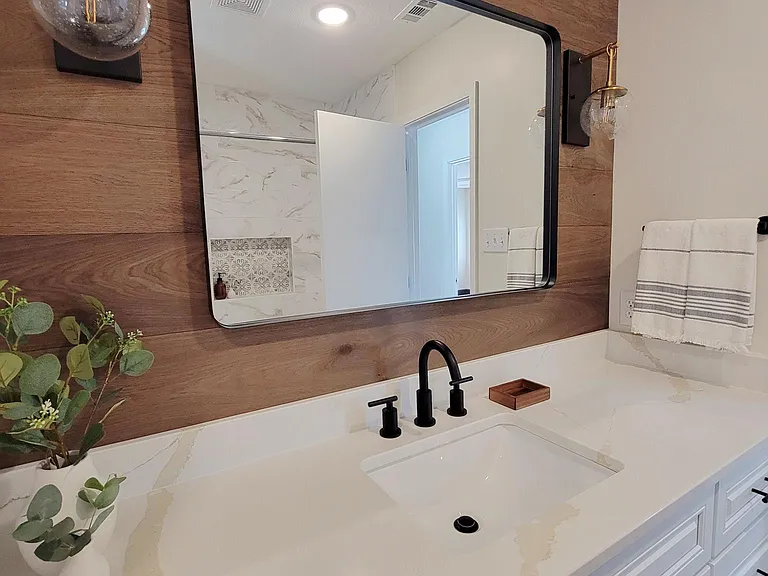 720 Huntwich Dr — Photo 3
