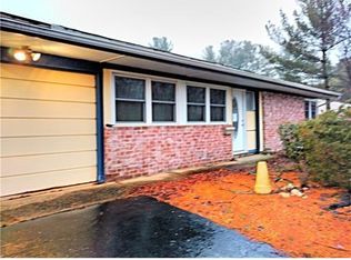 33 Dawson Rd, Kendall Park, NJ 08824