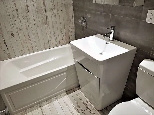 Rented by The Hamilton Group | media 23