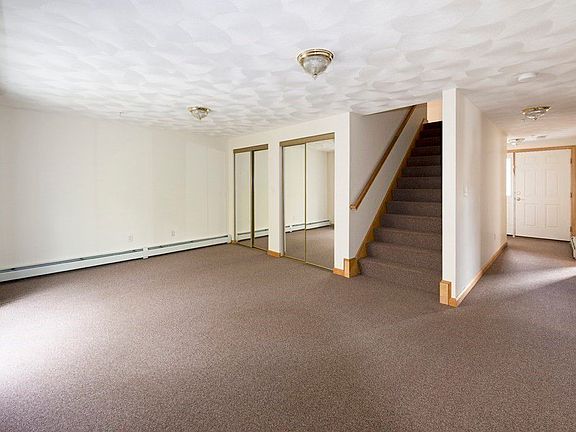 2nd image of 28 Rosewood Dr Unit 28
