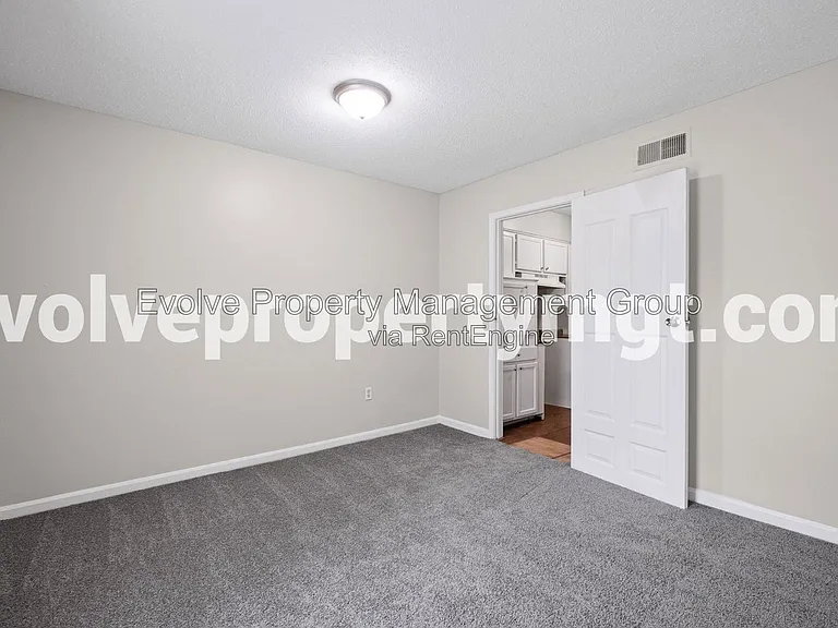 5331 Pipers Gap Dr — Photo 6