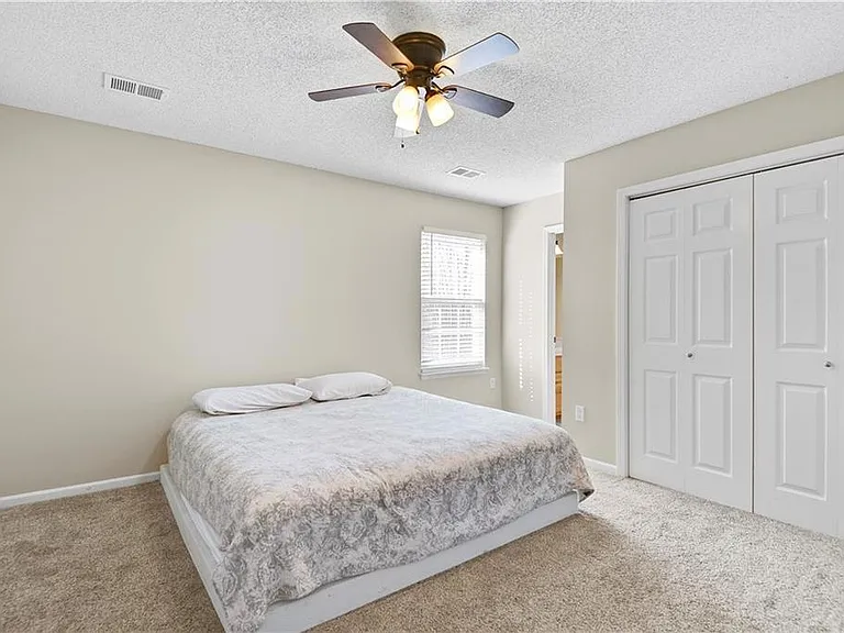 1403 S 5th St E — Photo 12