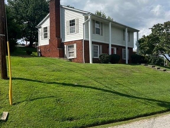2nd image of 107 Honeysuckle Ln