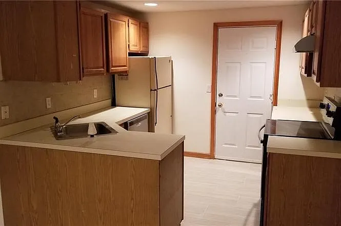 2 bed, 800 sqft, $1,975 — Photo 4