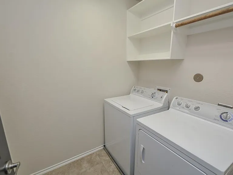 6490 Calgary Woods Ln — Photo 30