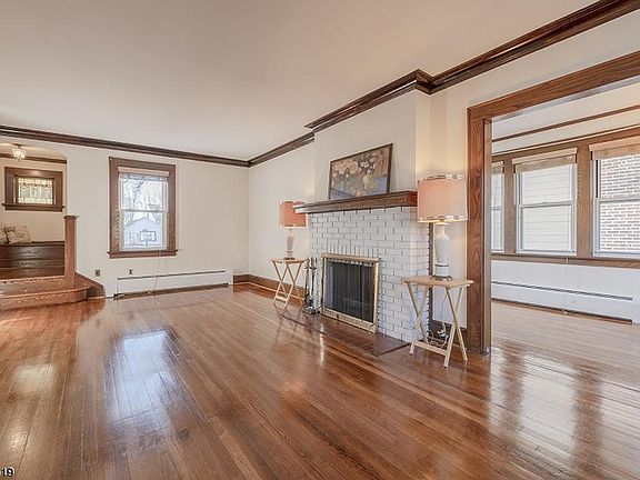 3rd image of 28 Parkview Dr