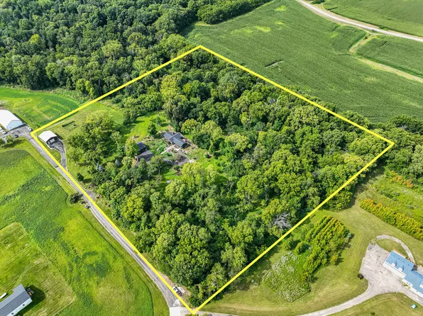 911.5 Melugins Grove Rd, West Brooklyn, IL 61378