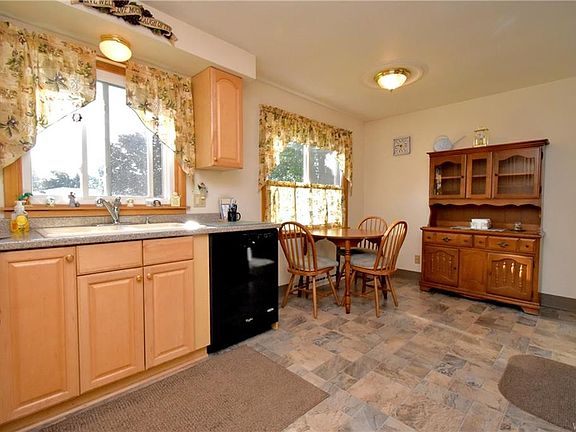 4th image of 12 Ceil Dr