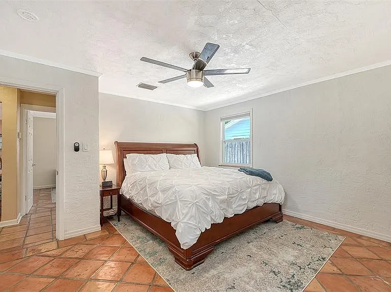 1127 S Osprey Ave — Photo 36