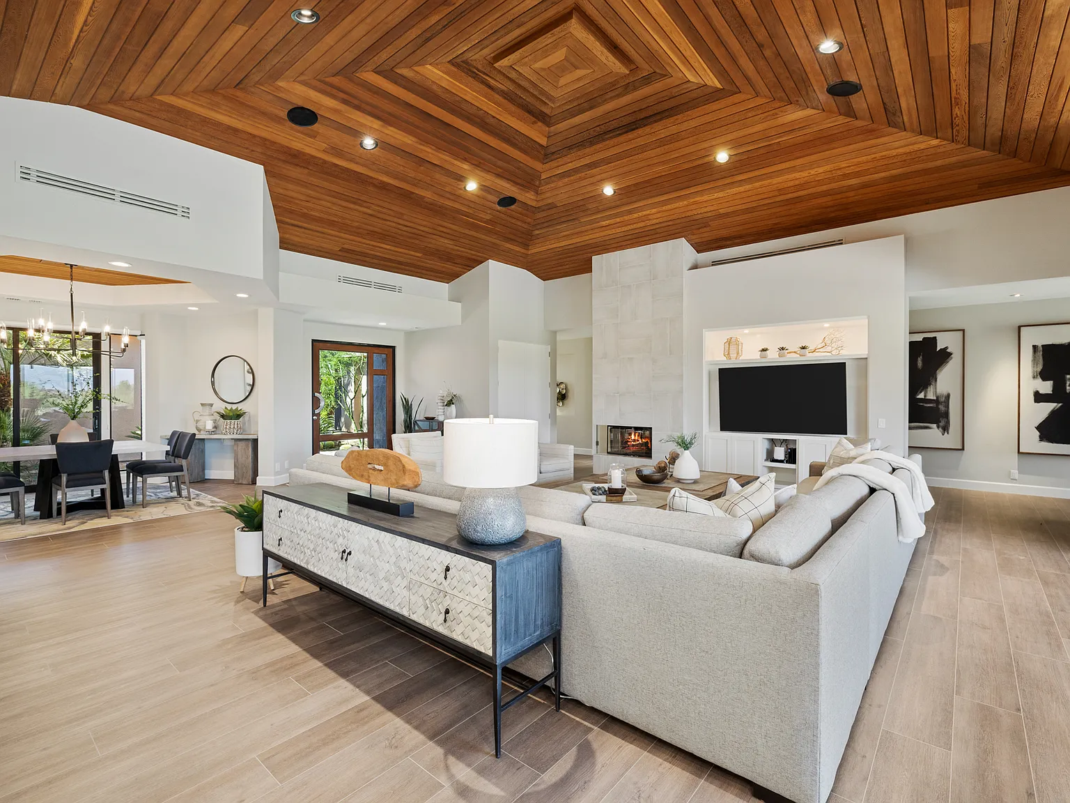4 bed, 4736 sqft, $40,000 — Photo 3