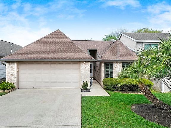 2nd image of 133 Cove Cir