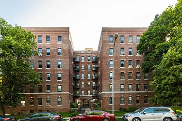 175-31-175-39 Dalny Road in Jamaica Estates