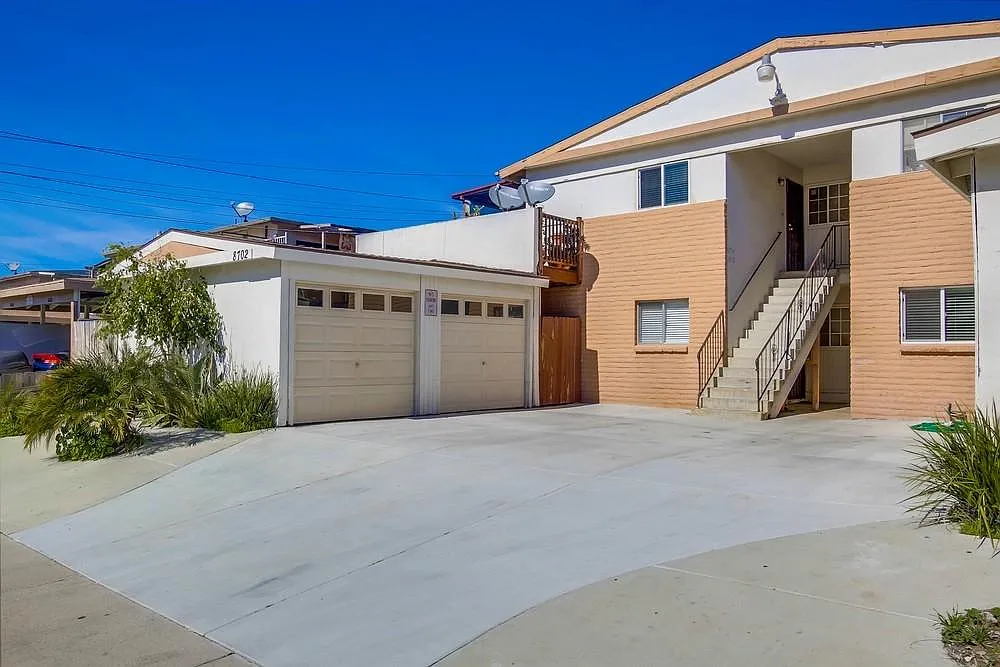 3 bed, 1150 sqft, $2,850 — Photo 2