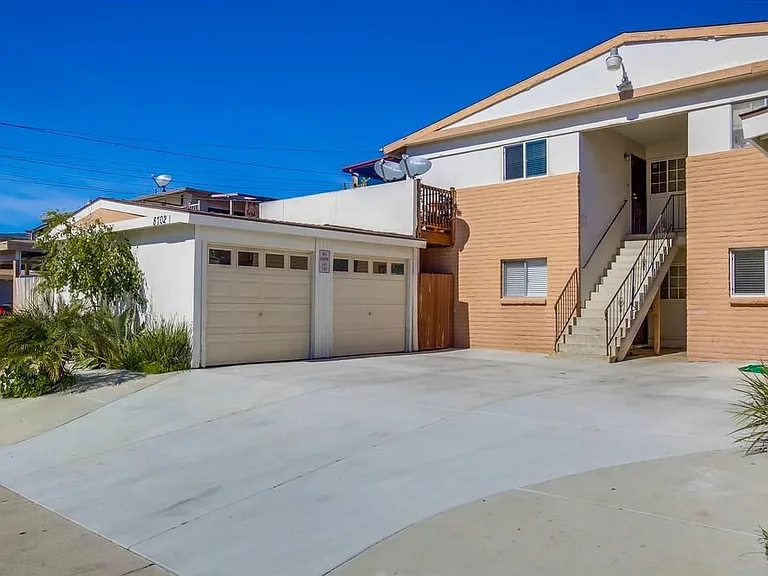 8706 Hurlbut St — Photo 2