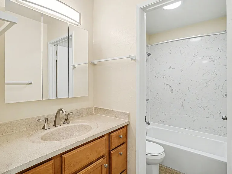 1009 Mohr Ln #2 — Photo 12