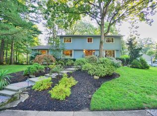 23 Rebel Run Dr, East Brunswick, NJ 08816