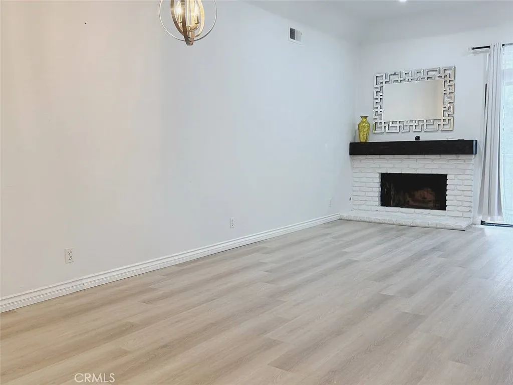 2 bed, 1002 sqft, $3,400 — Photo 4