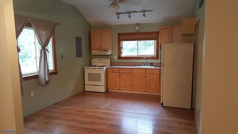 2nd image of 331 Windsor Ave