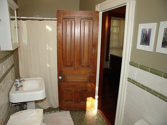 2nd image of 1847 Lobdell Pl