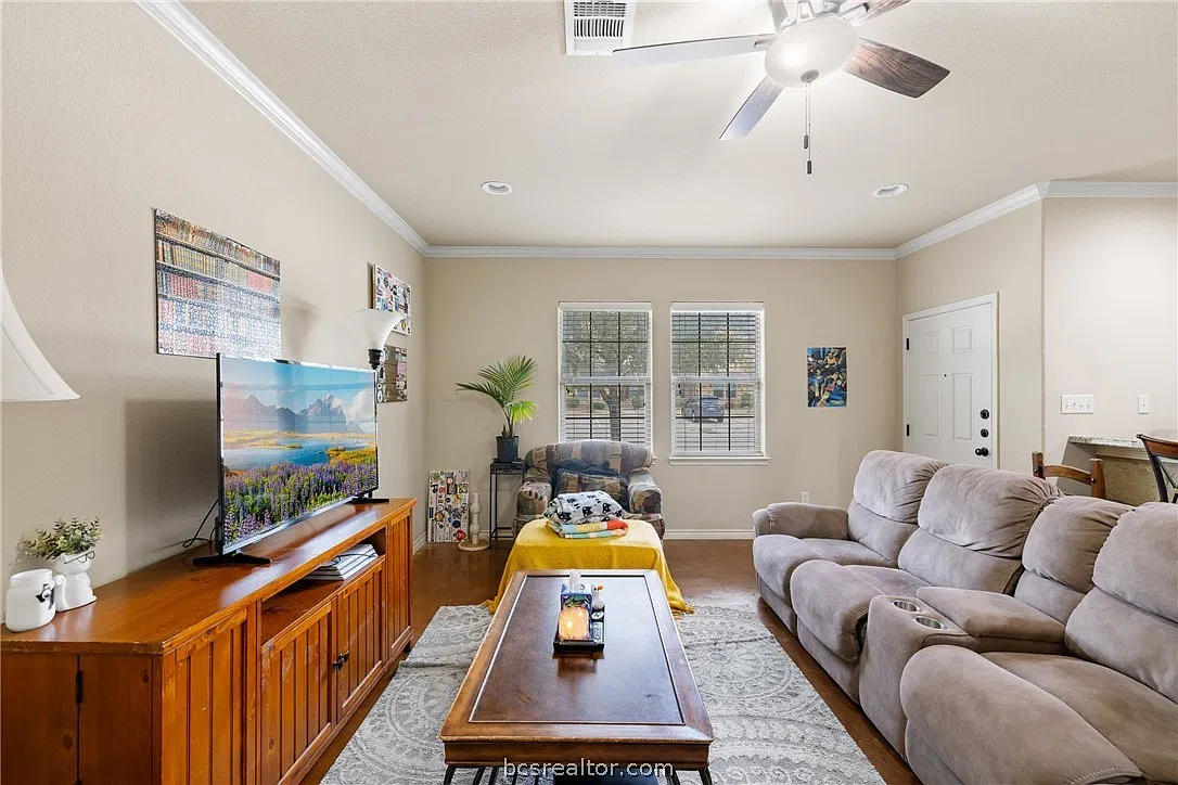 4 bed, 1853 sqft, $2,700 — Photo 3
