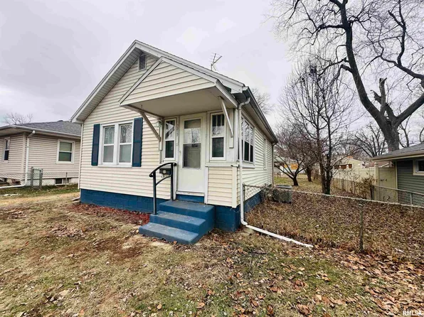 1317 S 11th St, Pekin, IL 61554