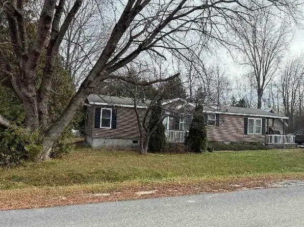 9 Valley Dr, Plattsburgh, NY 12901