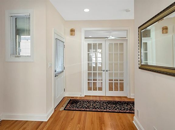 2nd image of 748 Fairmont Ct