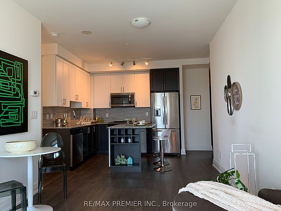 3rd image of 3600 Highway 7 #Penthouse O2