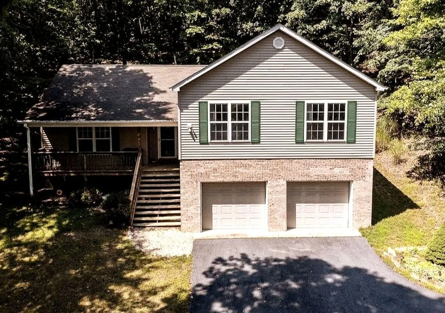 Spacious 4BR Mountain Home Near Massanutten Resort — Photo 1